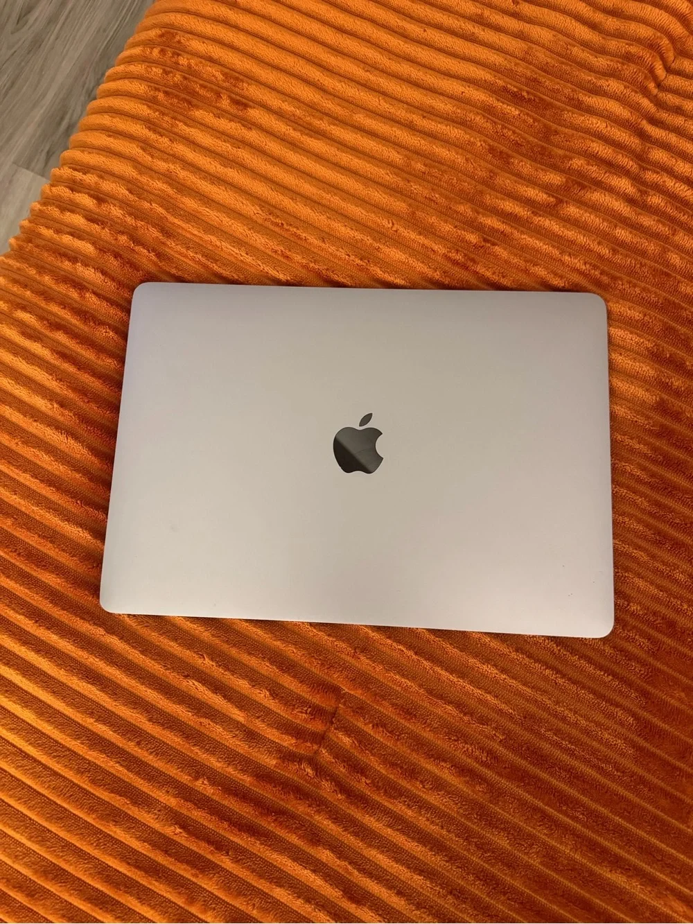 Apple MacBook - Silver Aluminum